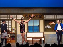 東野幸治座長公演「恩返し集団大集合」の様子。