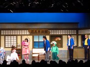 東野幸治座長公演「恩返し集団大集合」の様子。