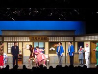 東野幸治座長公演「恩返し集団大集合」の様子。