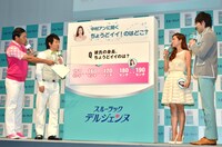 トークを展開するオードリーと、中村アン、ハリー杉山（左から）。