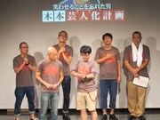 「キングオブコント2013」優勝決定シーンの練習。小峠がダウンタウン松本役、鈴木が浜田役。