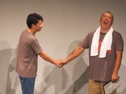 優勝が決定し、木下に全力で握手を求めた木本。