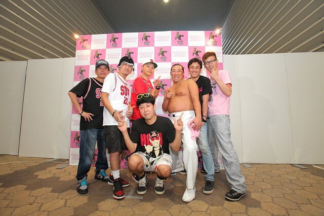 「KOYABU SONIC 2013」会見での小籔千豊、ロバート、スチャダラパー。(c)吉本興業