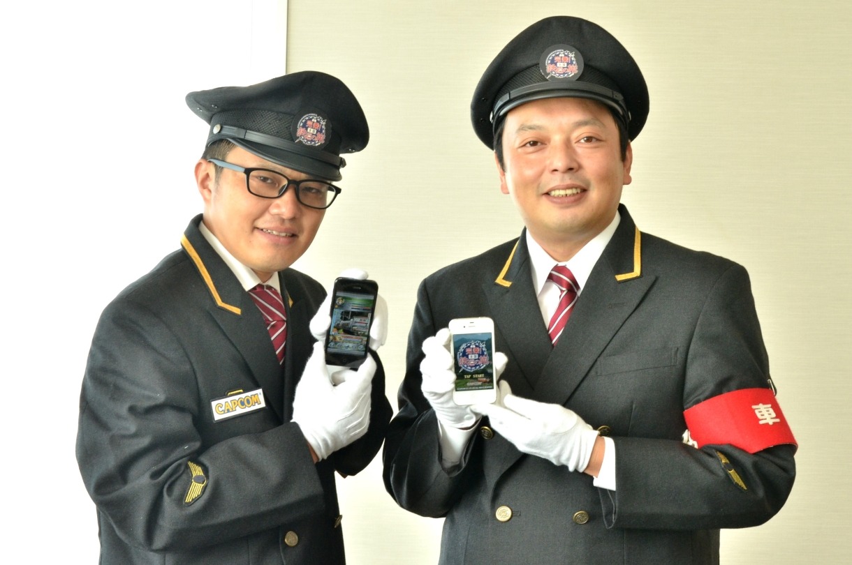 iPhoneアプリ「完乗！全国鉄道の旅」をPRする中川家礼二（右）、南田裕介ホリプロマネージャー（左）。
