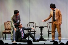 「東京03 10周年記念 悪ふざけ公演『タチの悪い流れ』」の様子。