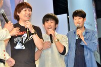 小籔チームのチーモンチョーチュウと小籔千豊（左から）。