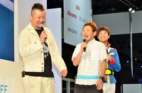 ケンコバチームのケンドーコバヤシ、ネゴシックス、若井おさむ（左から）。