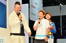 ケンコバチームのケンドーコバヤシ、ネゴシックス、若井おさむ（左から）。