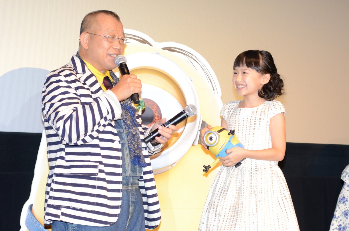 左から、笑福亭鶴瓶、芦田愛菜。