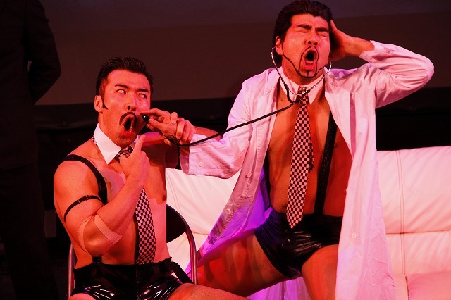 ショータイム出演のホットセクシーズ。(c)藤澤孝代（フォトプロ）