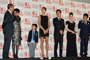 舞台挨拶に登壇した、松本人志、YOU、西本晴紀、冨永愛、渡部篤郎、大地真央、大森南朋（左から）。