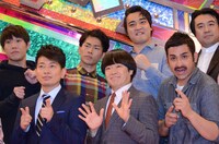 「コント・ニュー2013」収録後のフォトセッションの様子。