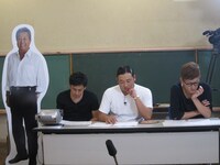 審査中のロバート。