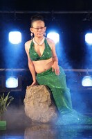 「魚女の憂鬱」を披露する劇団ひとり。(c)2013テレビ東京