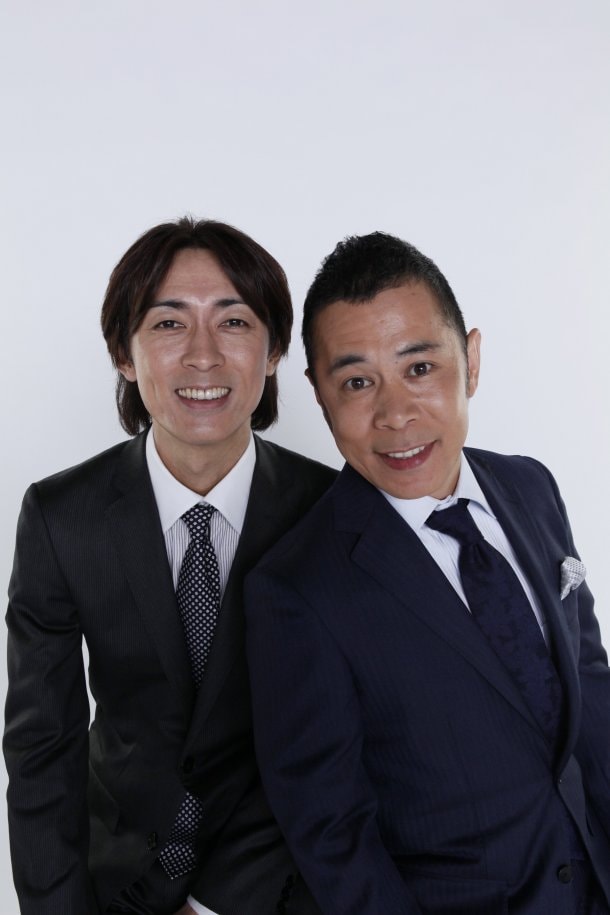 夫人が第1子を妊娠したナインティナイン矢部(左)と、相方の岡村(右)。(c)吉本興業