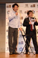 トークショーに参加したよゐこ有野（左）は、かつて天野と家を行き来したほどの仲だという。