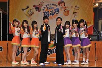 「ファンタ運動会」で玉入れ合戦を応援したゲスト陣。