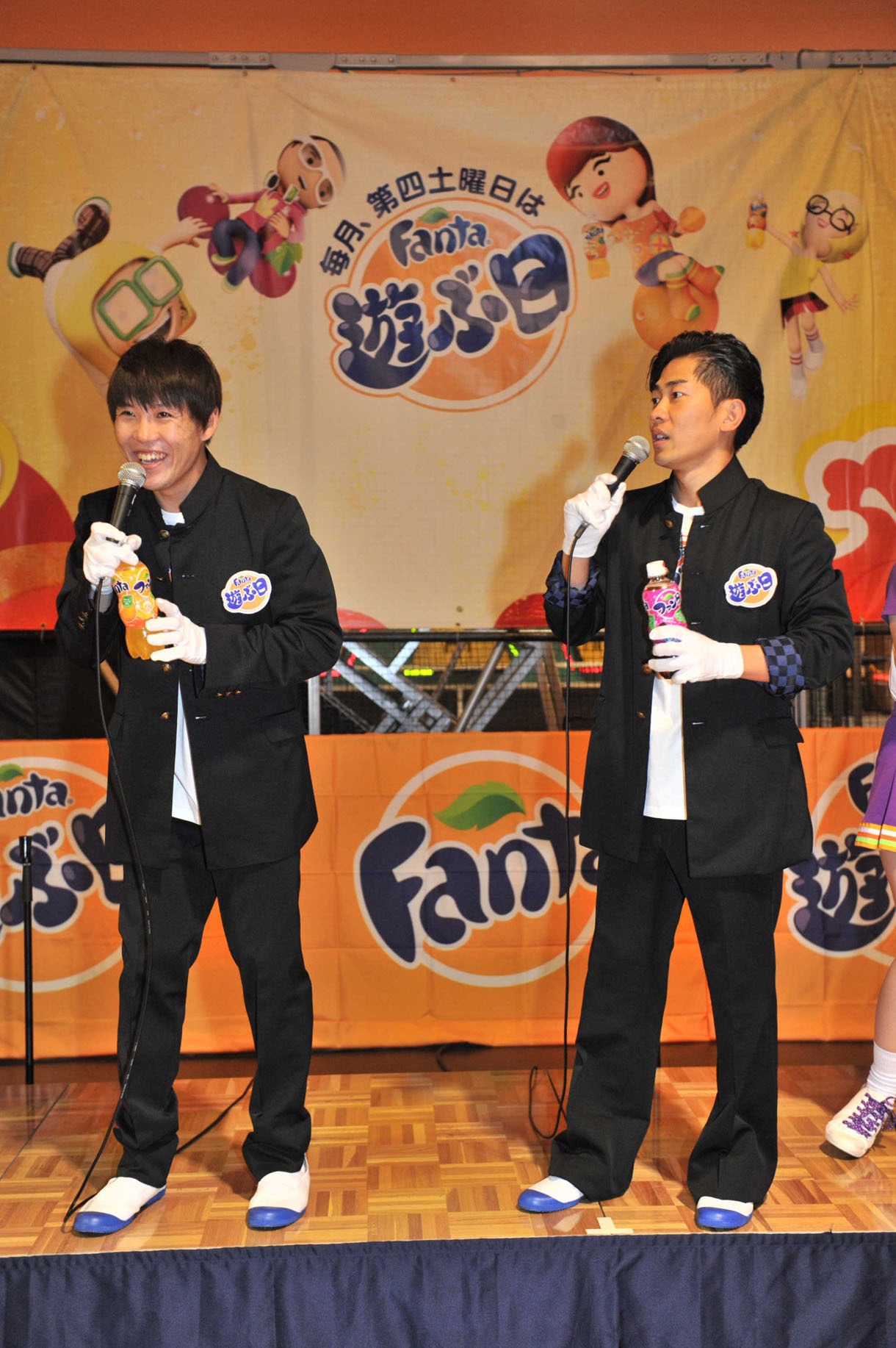 ジャングルポケットの武山（左）と太田（右）。