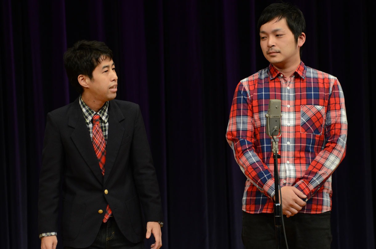 ウエストランド。河本（右）が井口（左）の長いツッコミを小馬鹿にする場面も。