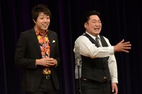 小気味いい漫才で観客を湧かせた三拍子。