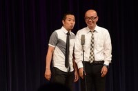 Hi-Hi。岩崎（右）が「カッコいい男」を目指そうとするが、上田（左）の邪魔によって話が進まない。