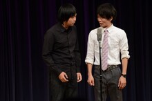 「秋」をテーマにした漫才を披露したスパナペンチ。