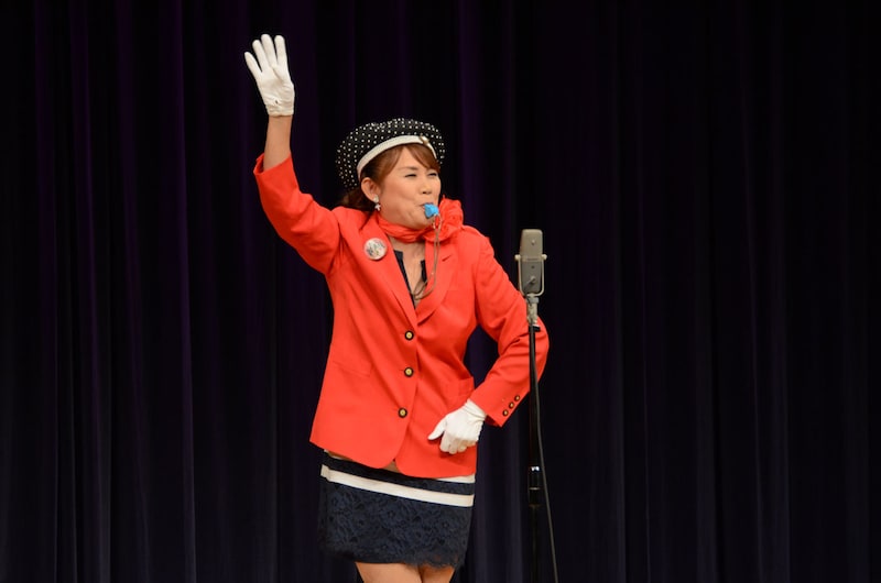 「邦子のバスガイド」を披露した山田邦子。MCでも会場を盛り上げた。