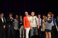 エンディングで「みんなに置いてかれました」と1人で告知を行う超新塾・サンキュー安富に周りの芸人は大笑い。