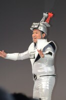 “ハイブリッド・スギちゃん”として登場した、スギちゃん。