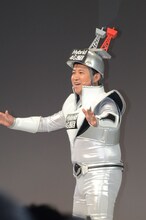 “ハイブリッド・スギちゃん”として登場した、スギちゃん。