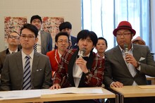 「わか組」のWコロン（前列右から2人）。