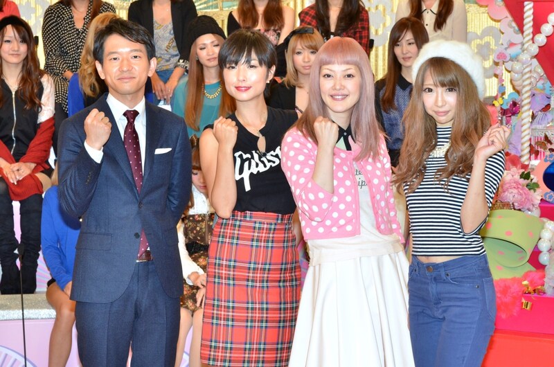 新番組「カリスmama」に出演する（左から）瀧川剛史NHKアナウンサー、MEGUMI、松嶋尚美、日菜あこ。