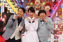 「奇跡体験！アンビリバボー」にレギュラー出演中のバナナマンと、剛力彩芽（中央）。(c)フジテレビ