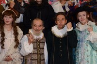 「Dステ14th『十二夜』」取材会後のフォトセッションの様子。