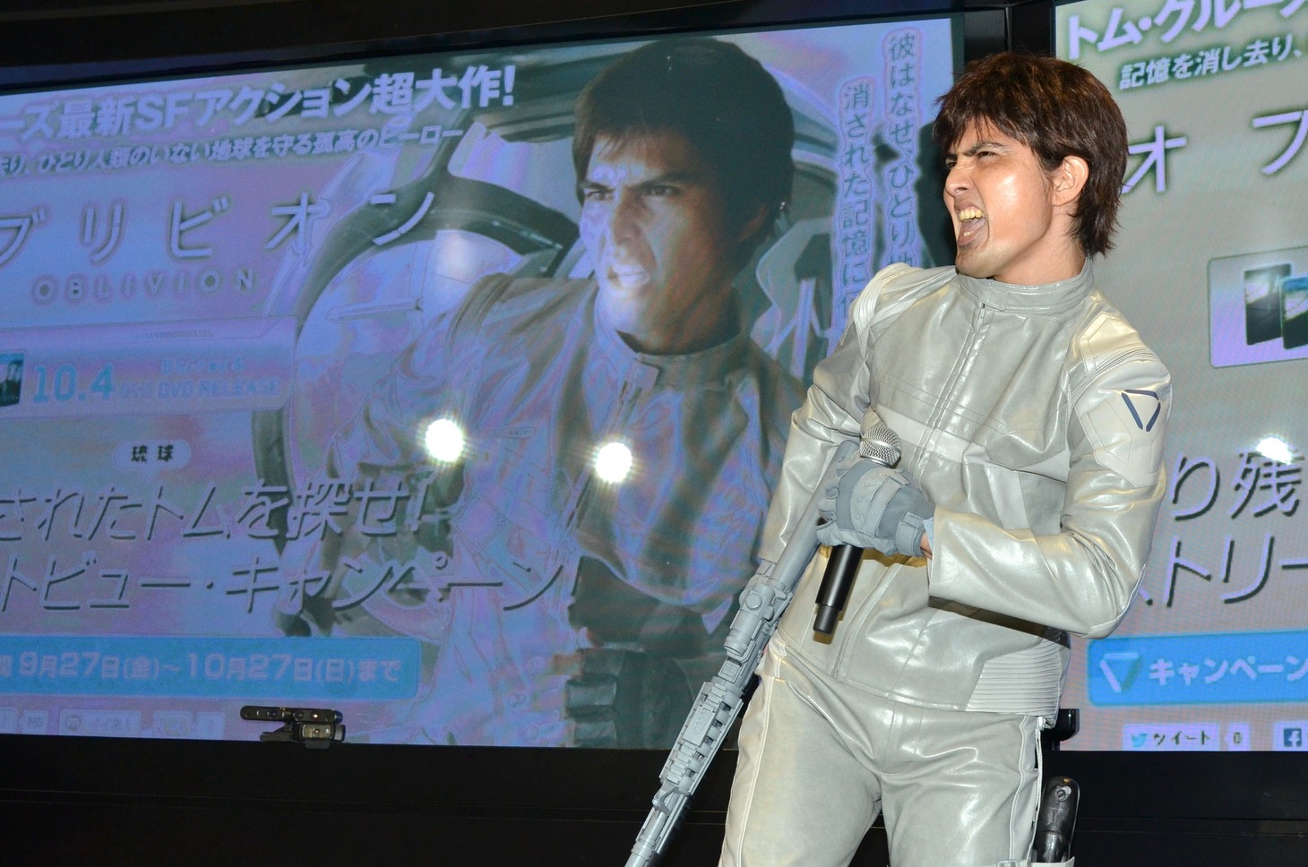 映画「オブリビオン」主演のトム・クルーズのそっくりさん、琉球トム・クルーズ。