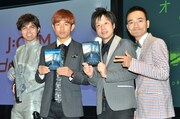 米映画「オブリビオン」のBlu-ray&DVDリリース記念イベントに出演した、琉球トム・クルーズ、プロボクサーの井岡一翔、かもめんたる(左から)。