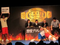 第2試合のA・O・Bで戦う棚橋とHG。