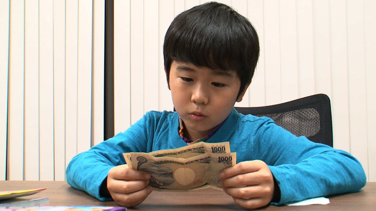 「今すぐ覗きたい24の財布～日本を騒がす超有名人の賢いお金の使い方」の一場面。(c)MBS