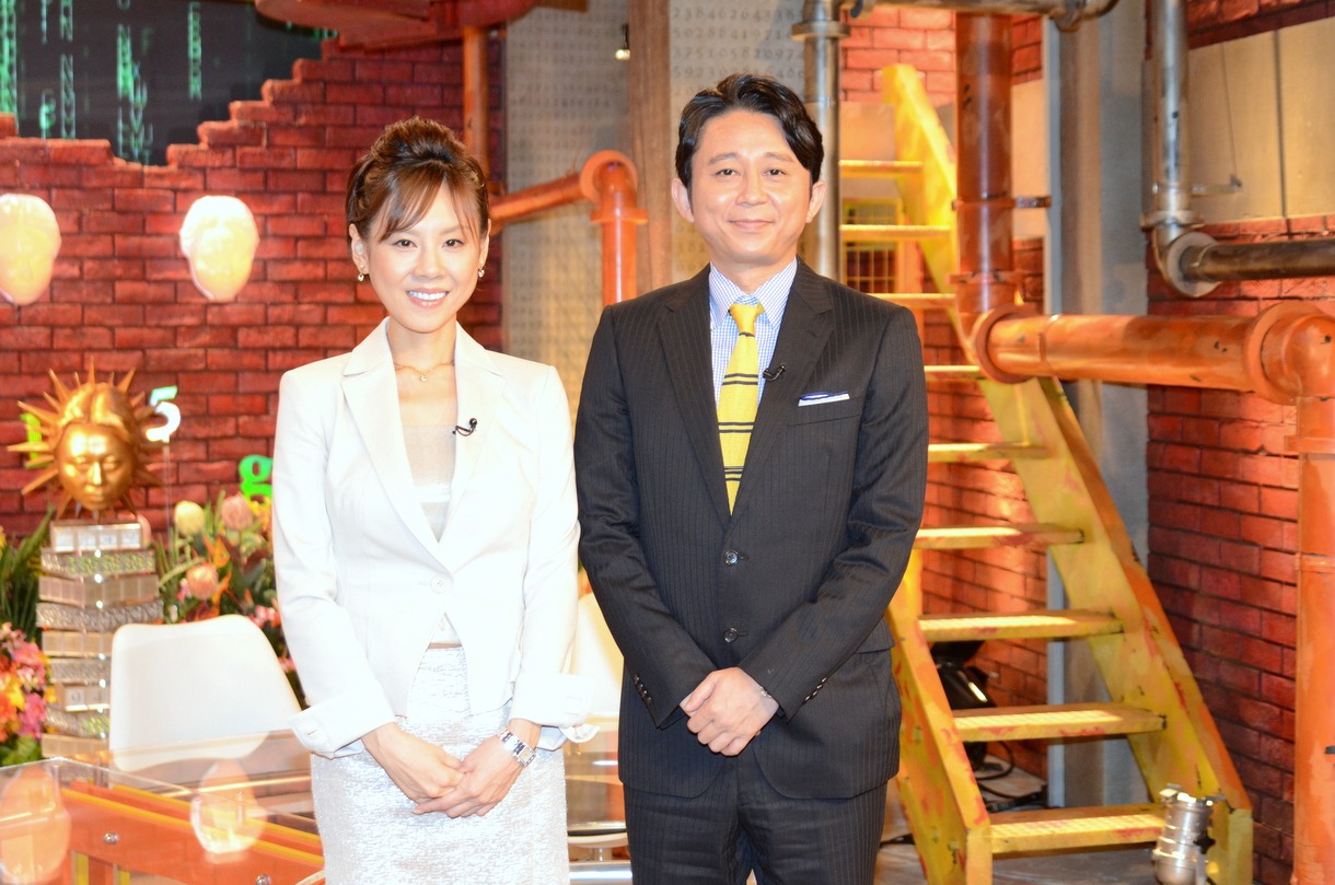 新番組「有吉弘行のダレトク!?」（関西テレビ・フジテレビ系）のMC有吉弘行（右）と、アシスタントの高橋真麻（左）。