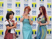 叶姉妹の前でデヴィ夫人のモノマネをするキンタロー。