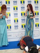 ドラマ「半沢直樹」の名シーンを再現するキンタロー。に「今のはどういうことなの？」と美香に問いかけた恭子。