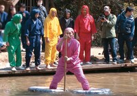 DVDボックス「バナナ炎炎 炎の大炎上セレクション」DISC2「ノープランロケ 大阪・名古屋編」のワンシーン。