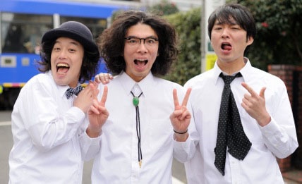 エレ片。（左から）エレキコミックやつい、片桐仁、エレキコミック今立。
