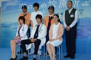 ドラマ「海の上の診療所」制作発表会の様子。