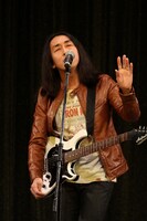 キートン「2人でキャッチボール」アメリカンロックバージョン (c)（株）フォトプロ