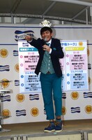妻にプレゼントしたというペアウォッチの総額を大声で叫ぶますだおかだ岡田。