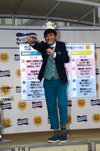 妻にプレゼントしたというペアウォッチの総額を大声で叫ぶますだおかだ岡田。