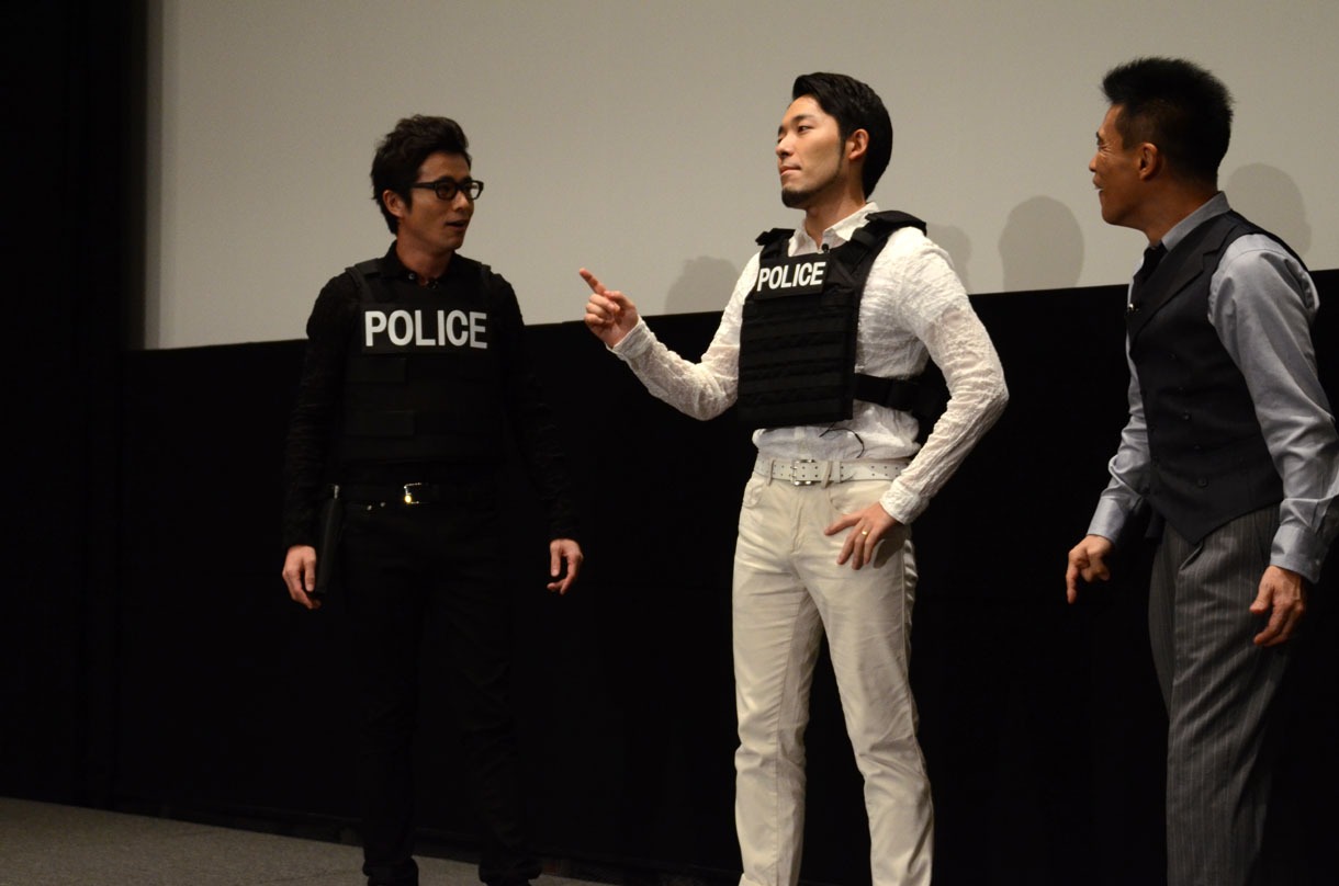 柳沢慎吾の相方に名乗りを上げるオリエンタルラジオ中田（中央）。