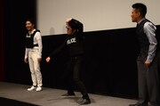 「1人熱闘甲子園」を演じるオリエンタルラジオ藤森（中央）。
