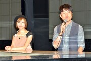 大島麻衣、土田晃之（左から）。